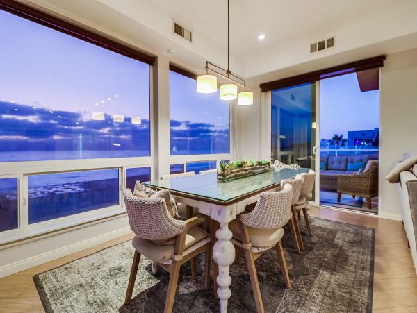 MISSION BEACH 4 BEDROOMS SLEEPS 10 OCEAN FRONT
