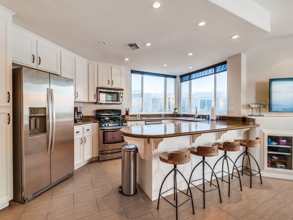 MISSION BEACH 4 BEDROOMS SLEEPS 10 OCEAN FRONT