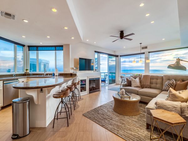 MISSION BEACH 4 BEDROOMS SLEEPS 10 OCEAN FRONT