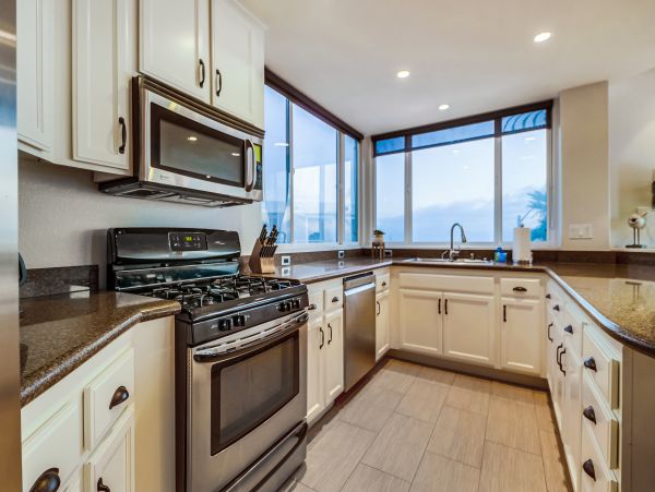 MISSION BEACH 4 BEDROOMS SLEEPS 10 OCEAN FRONT