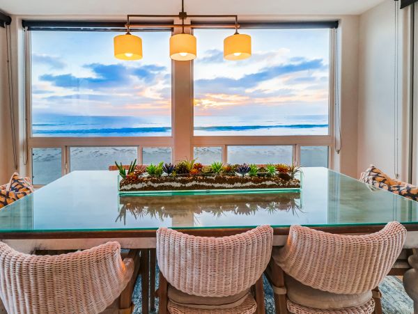 MISSION BEACH 4 BEDROOMS SLEEPS 10 OCEAN FRONT