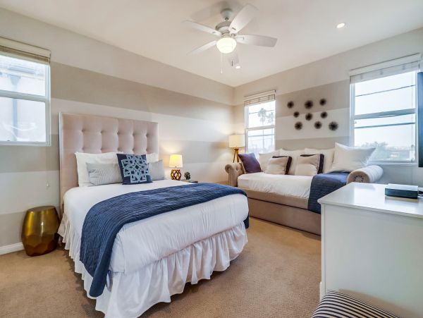MISSION BEACH 4 BEDROOMS SLEEPS 10 OCEAN FRONT