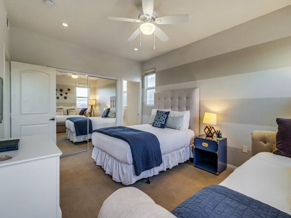 MISSION BEACH 4 BEDROOMS SLEEPS 10 OCEAN FRONT