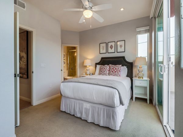 MISSION BEACH 4 BEDROOMS SLEEPS 10 OCEAN FRONT