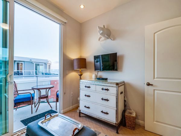 MISSION BEACH 4 BEDROOMS SLEEPS 10 OCEAN FRONT