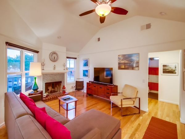 Pacific Beach Vacation Condo Two bedroom Walk to Beach