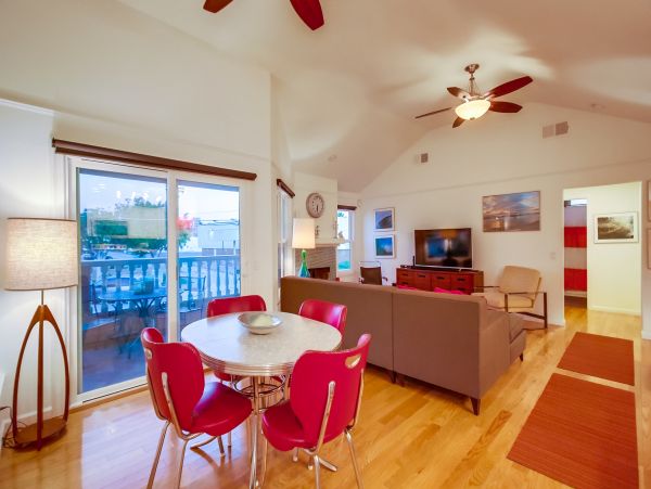 Pacific Beach Vacation Condo Two bedroom Walk to Beach