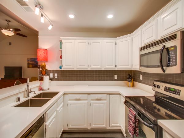 Pacific Beach Vacation Condo Two bedroom Walk to Beach