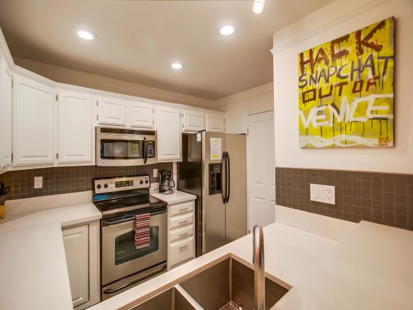 Pacific Beach Vacation Condo Two bedroom Walk to Beach