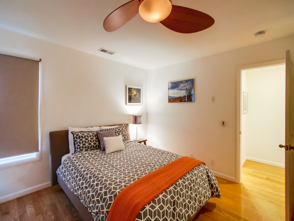 Pacific Beach Vacation Condo Two bedroom Walk to Beach