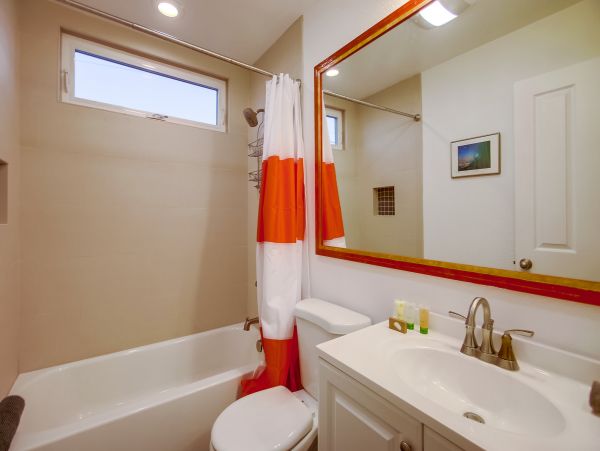 Pacific Beach Vacation Condo Two bedroom Walk to Beach
