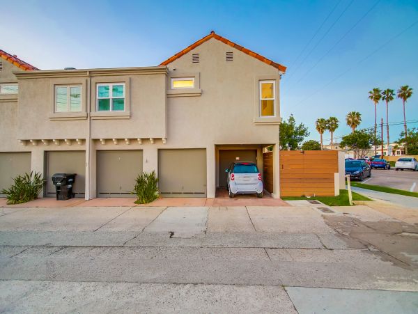 Pacific Beach Vacation Condo Two bedroom Walk to Beach