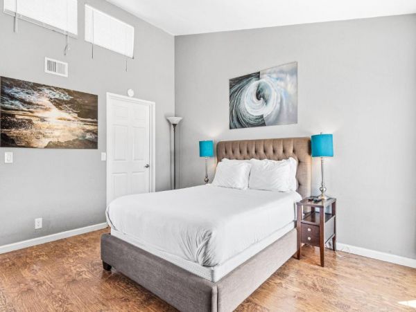 Ocean Beach Vacation Home Two Bedrooms 4 Block from Beach