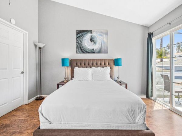 Ocean Beach Vacation Home Two Bedrooms 4 Block from Beach
