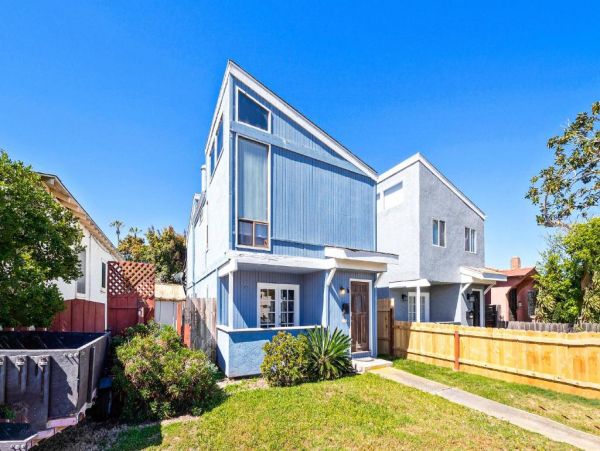 Ocean Beach Vacation Home Two Bedrooms 4 Block from Beach