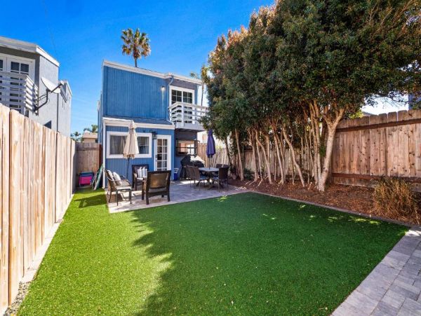 Ocean Beach Vacation Home Two Bedrooms 4 Block from Beach