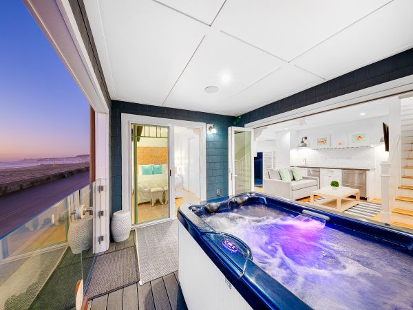 Mission Beach Luxury Oceanfront Rental Hot Tub & Great Views