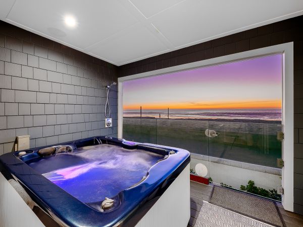 Mission Beach Luxury Oceanfront Rental Hot Tub & Great Views