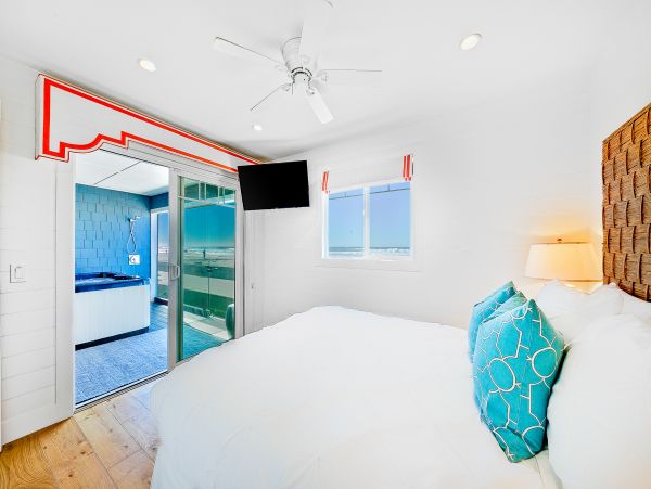Mission Beach Luxury Oceanfront Rental Hot Tub & Great Views
