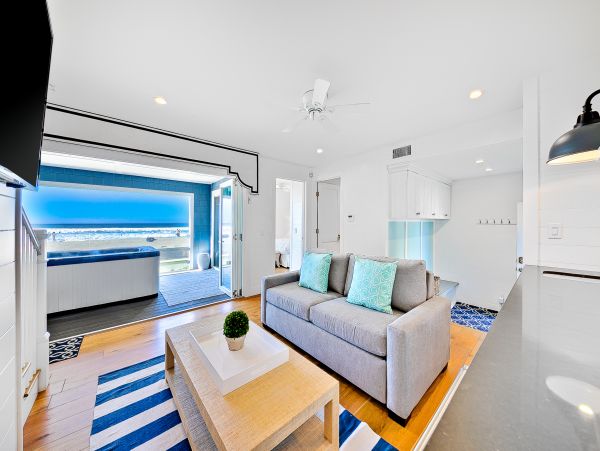 Mission Beach Luxury Oceanfront Rental Hot Tub & Great Views