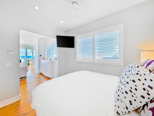 Mission Beach Luxury Oceanfront Rental Hot Tub & Great Views