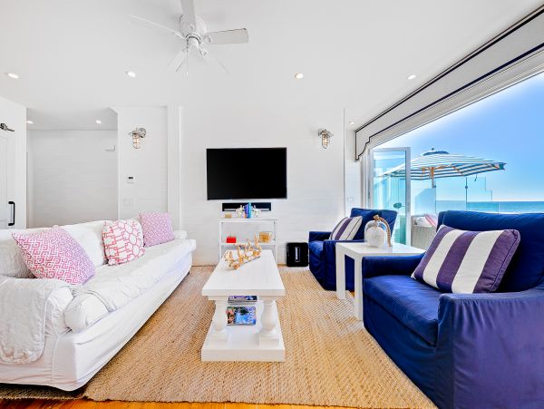 Modern Oceanfront 4 Bedroom Home with Private Spa Sleeps 11