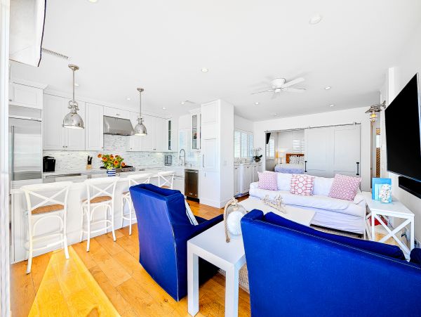 Modern Oceanfront 4 Bedroom Home with Private Spa Sleeps 11