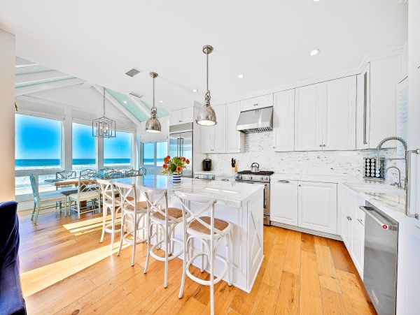 Modern Oceanfront 4 Bedroom Home with Private Spa Sleeps 11