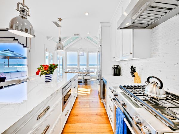Modern Oceanfront 4 Bedroom Home with Private Spa Sleeps 11