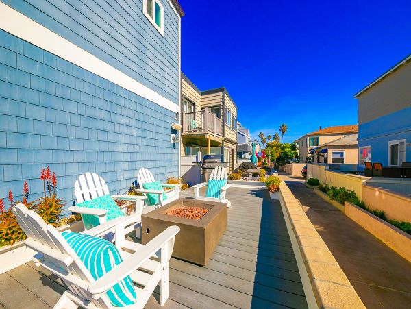 Modern Oceanfront 4 Bedroom Home with Private Spa Sleeps 11