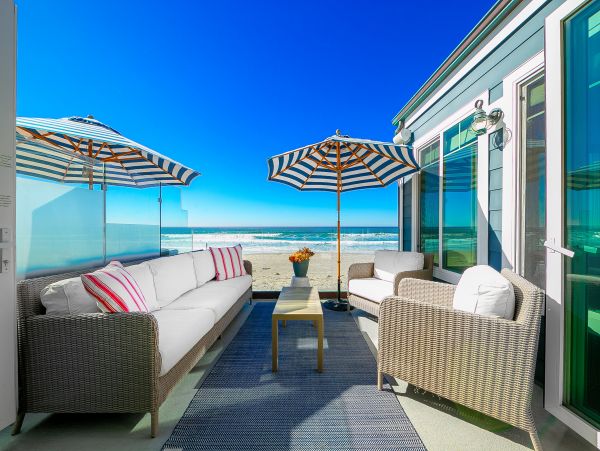 Modern Oceanfront 4 Bedroom Home with Private Spa Sleeps 11