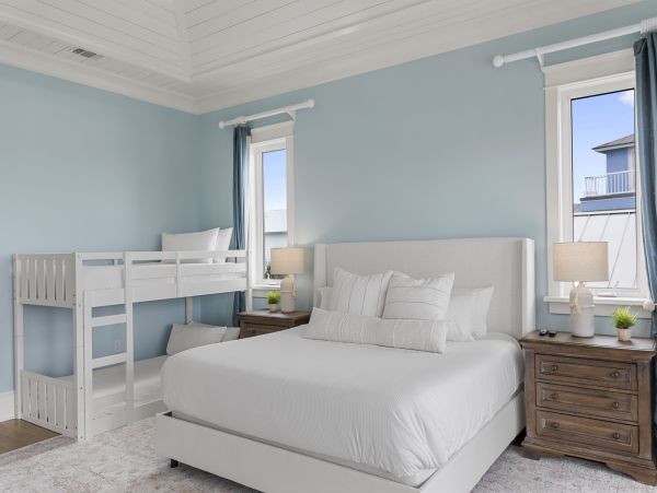 Destin Elegant Four Bedroom Vacation Home Near the Beach