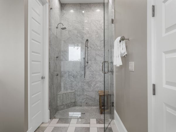 Destin Elegant Four Bedroom Vacation Home Near the Beach