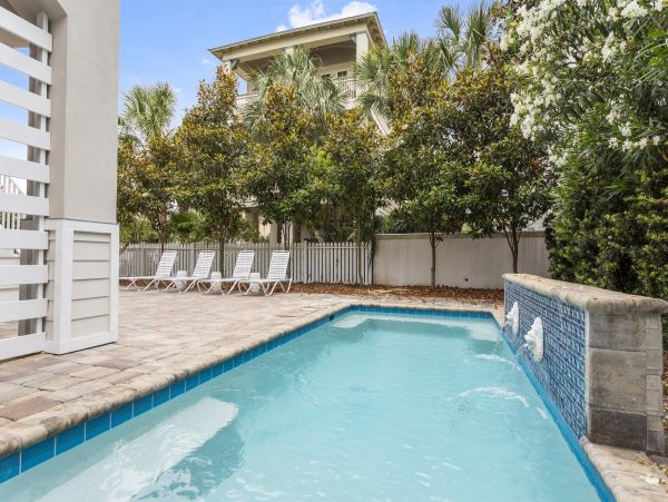 Destin Elegant Four Bedroom Vacation Home Near the Beach
