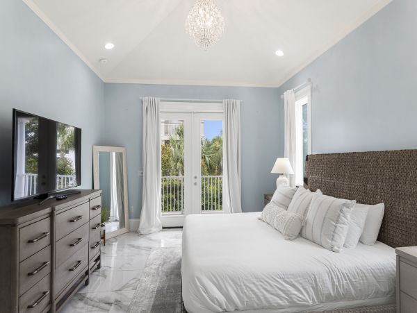 Destin Elegant Four Bedroom Vacation Home Near the Beach