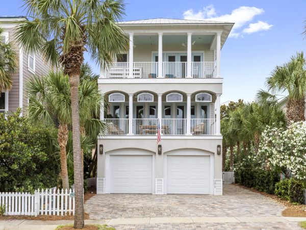 Destin Elegant Four Bedroom Vacation Home Near the Beach