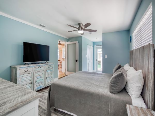 Breathtaking Water View From 4 Bedroom Canal Home