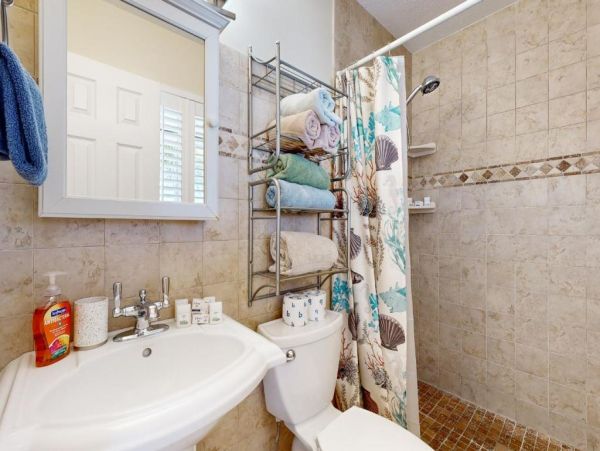 Charming Canal-Side Property in Marathon, Florida Keys- Perfect for Couples