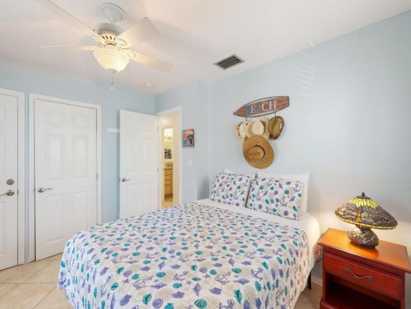 Charming Canal-Side Property in Marathon, Florida Keys- Perfect for Couples