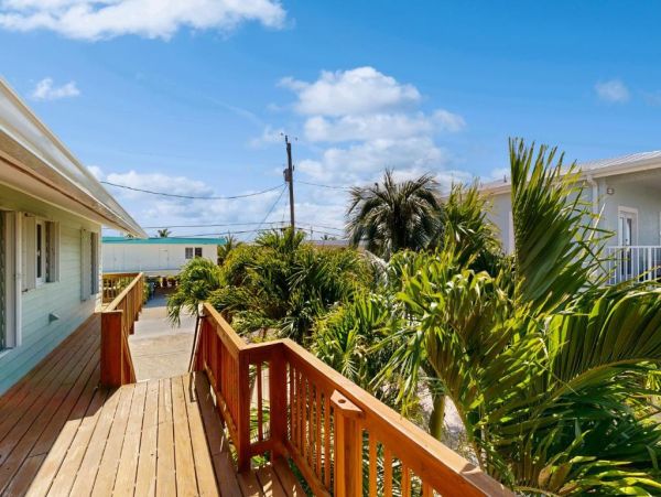 Charming Canal-Side Property in Marathon, Florida Keys- Perfect for Couples