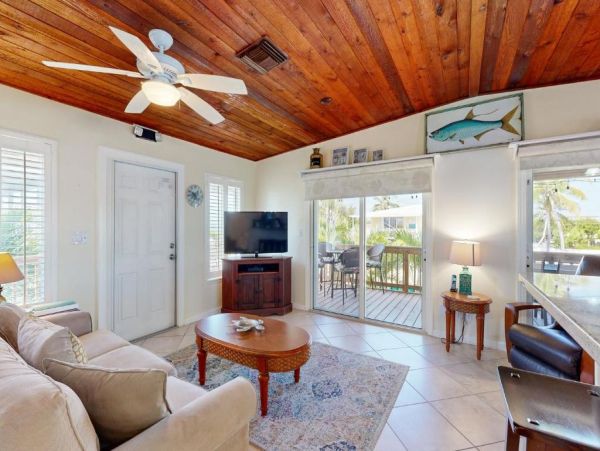 Charming Canal-Side Property in Marathon, Florida Keys- Perfect for Couples