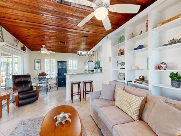 Charming Canal-Side Property in Marathon, Florida Keys- Perfect for Couples