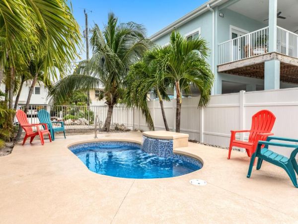 Charming Canal-Side Property in Marathon, Florida Keys- Perfect for Couples