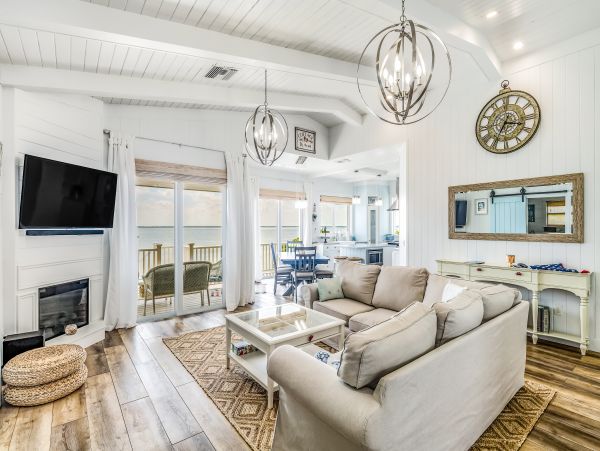 Luxurious Waterfront Retreat with Private Pool & Dock in Cudjoe Key