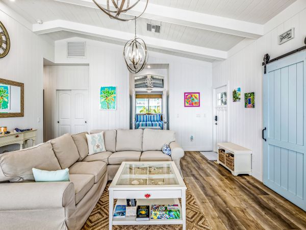 Luxurious Waterfront Retreat with Private Pool & Dock in Cudjoe Key