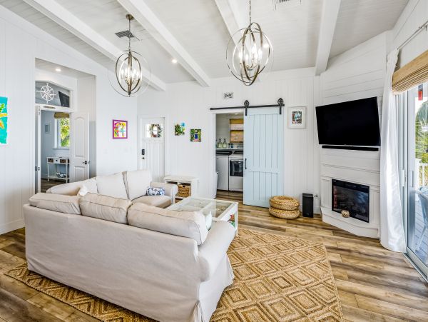 Luxurious Waterfront Retreat with Private Pool & Dock in Cudjoe Key