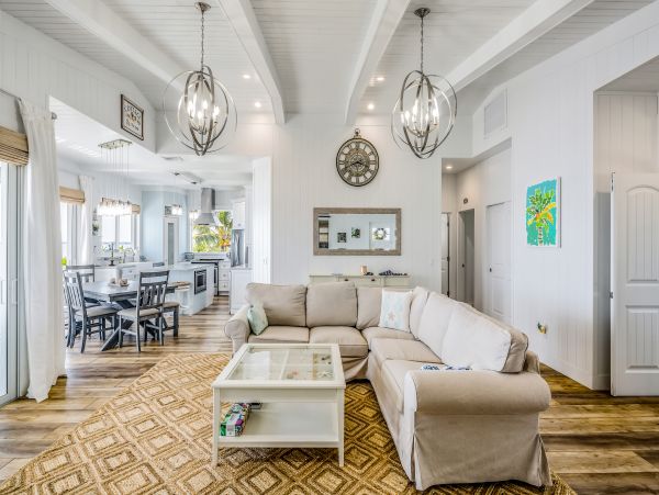 Luxurious Waterfront Retreat with Private Pool & Dock in Cudjoe Key
