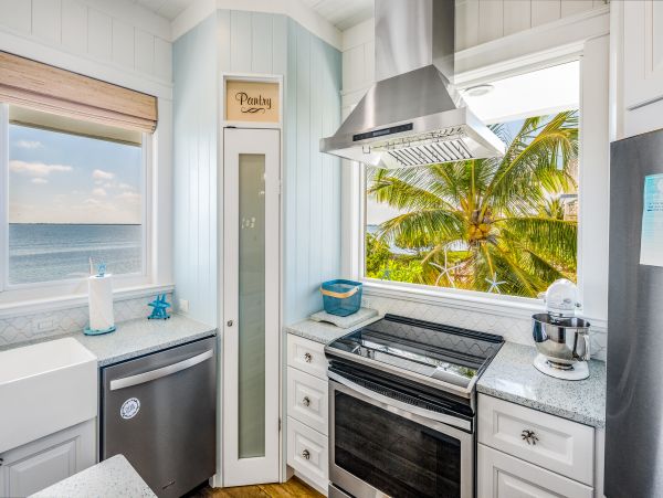 Luxurious Waterfront Retreat with Private Pool & Dock in Cudjoe Key