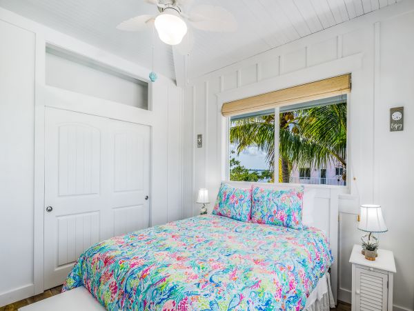 Luxurious Waterfront Retreat with Private Pool & Dock in Cudjoe Key