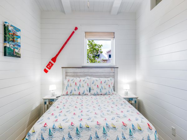 Luxurious Waterfront Retreat with Private Pool & Dock in Cudjoe Key